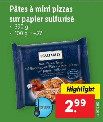 Pâtes à mini pizzas sur papier sulfurisé